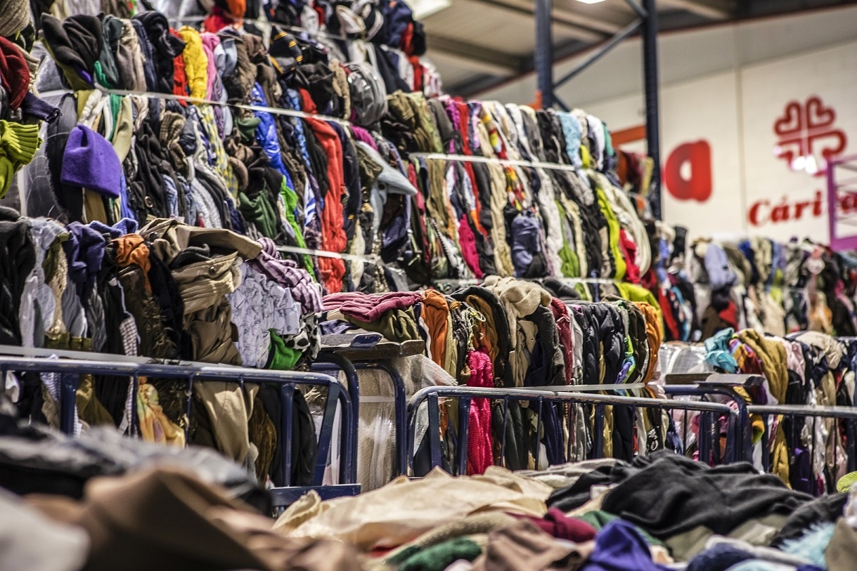 Llevar Ropa A Caritas 2025