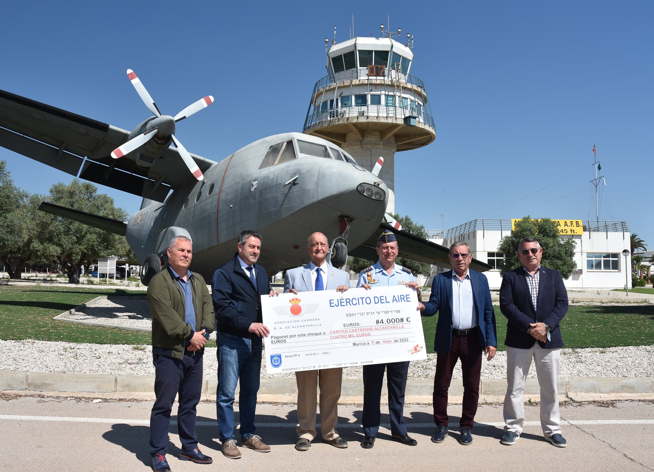 La de Alcantarilla recibe un donativo la VIII de la Aérea de Alcantarilla - Cáritas Castrense