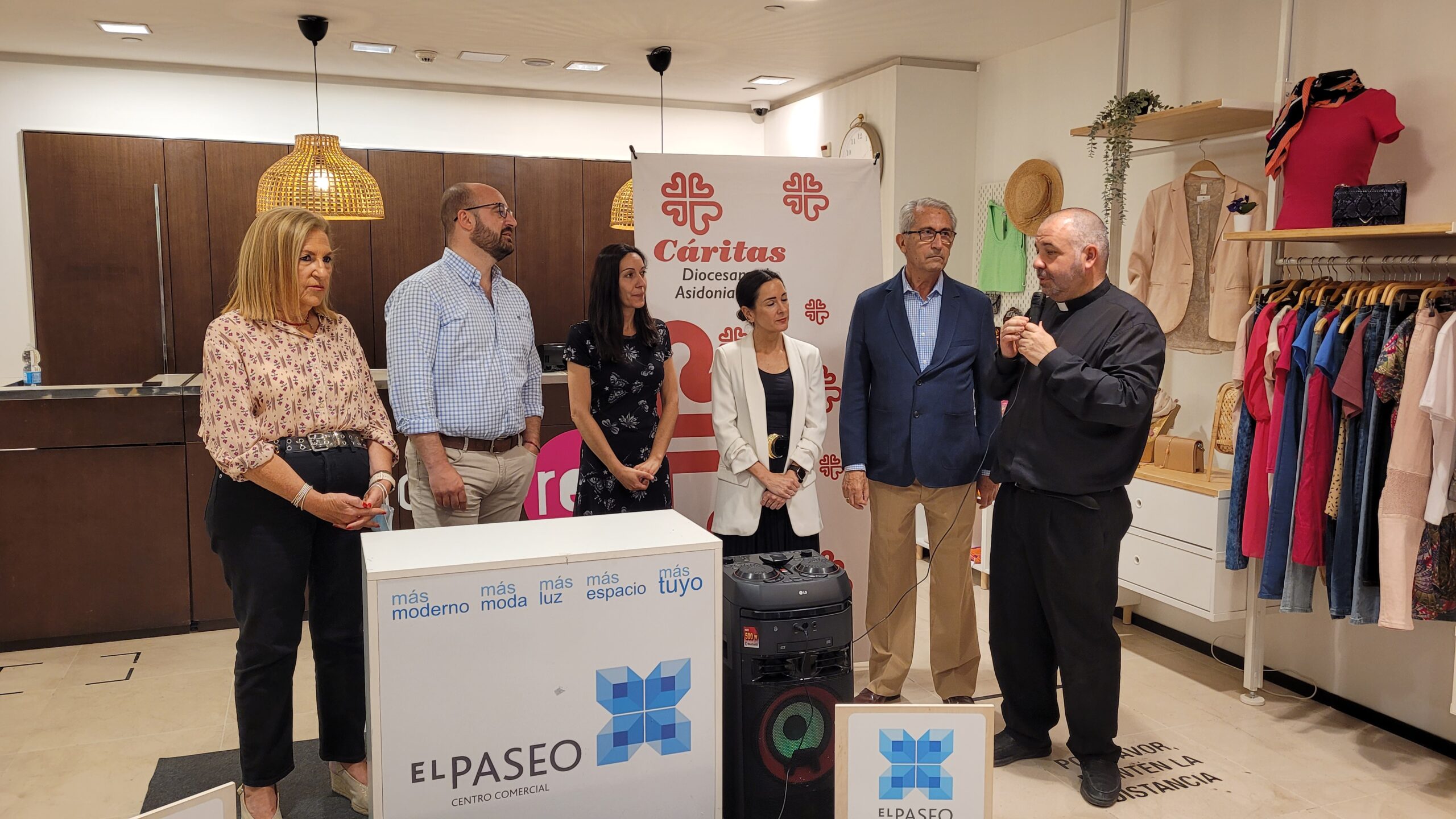 El Paseo cede un espacio a C ritas para el fomento de la