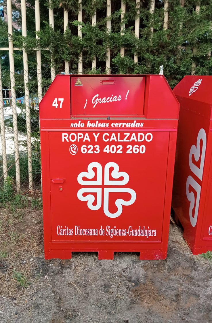 Recolector Ropa Reciclamoda coloca tres nuevos contenedores de recogida de ropa en ...